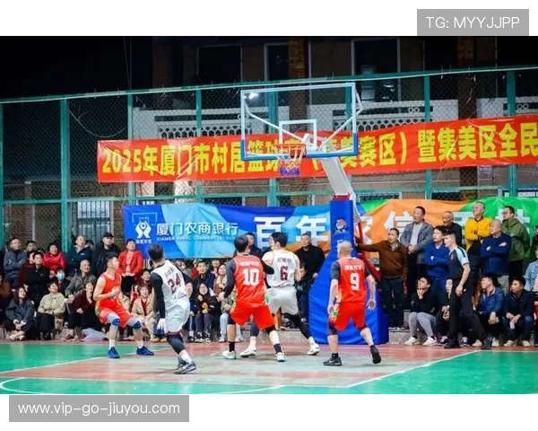 冠军球队球员参与社区环保活动树立良好形象，社区足球队