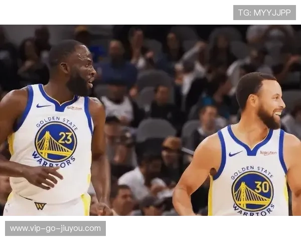 库里瞬间连中两记三分，勇士在客场完成逆转